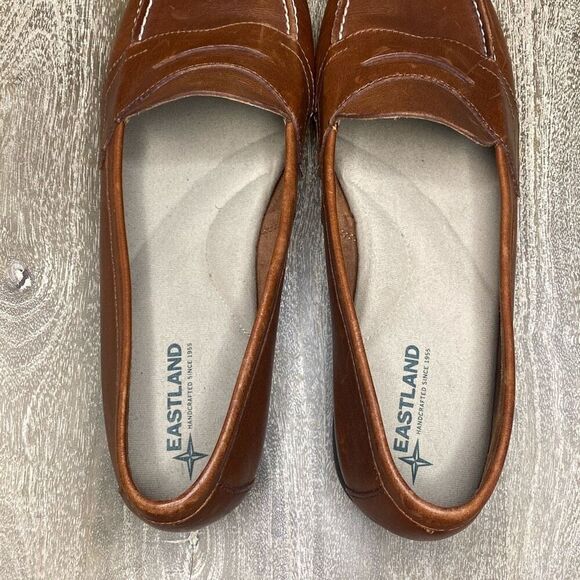REDUCED.  Eastland Women's Tan Leather Loafers - Picture 5 of 7